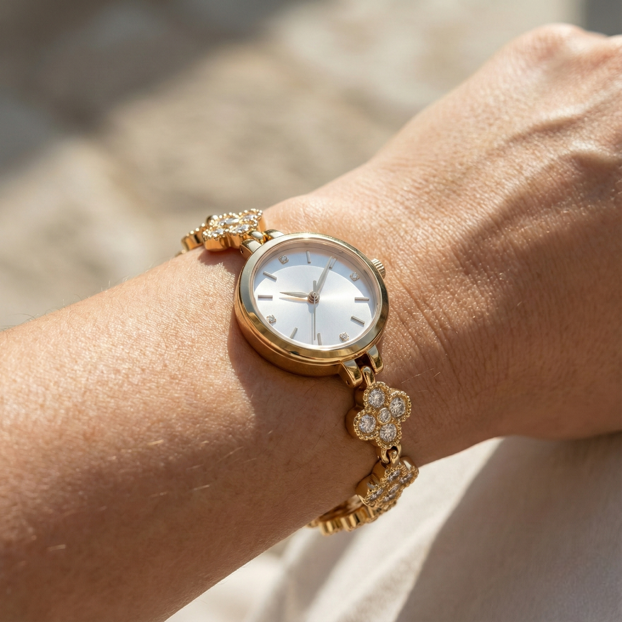 Minimalist Gold Detaylı Kadın Saat