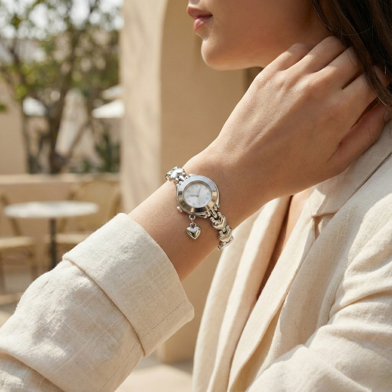 Minimalist Silver Detaylı Kalp Figürlü Kadın Saat