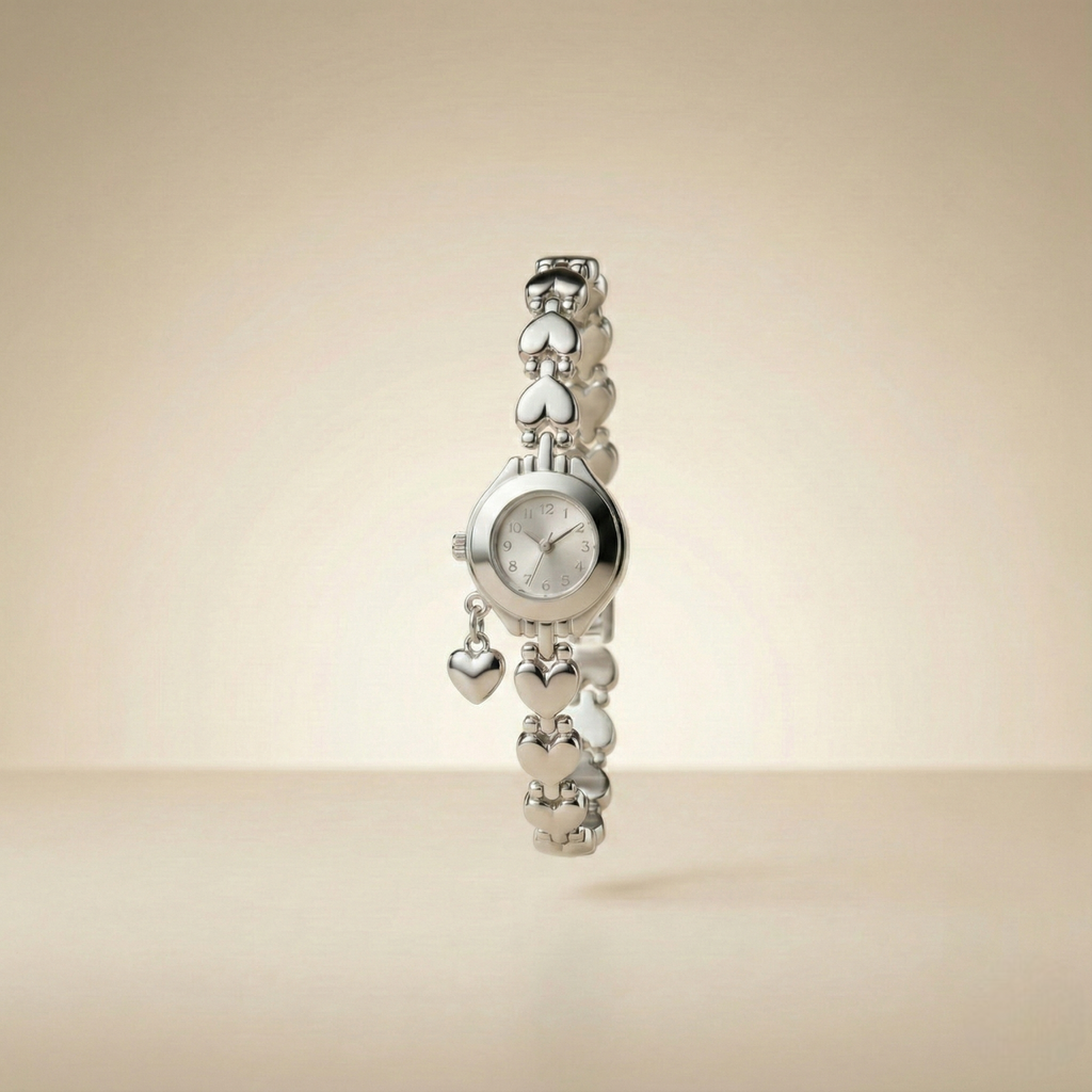 Minimalist Silver Detaylı Kalp Figürlü Kadın Saat