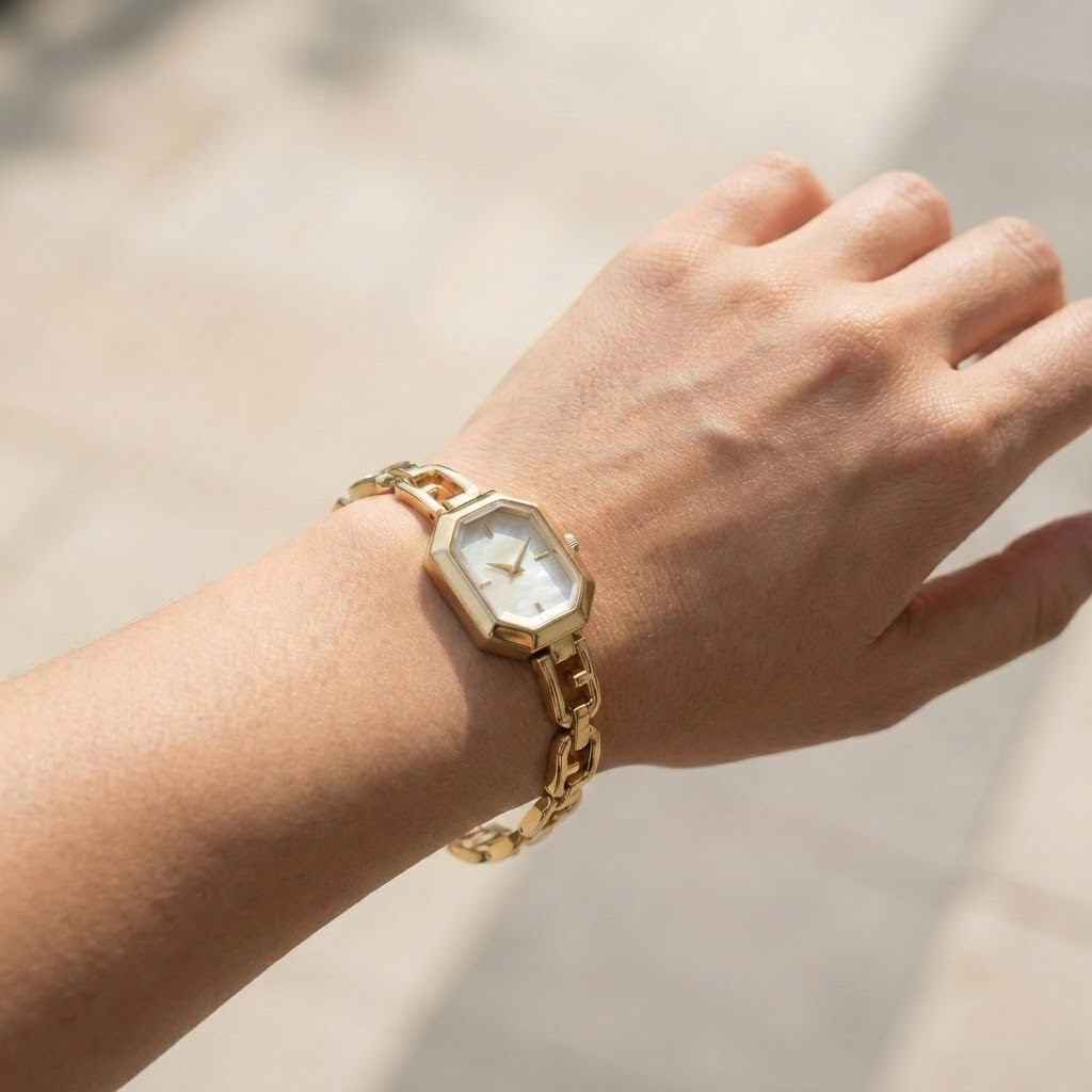 Minimalist Gold Detaylı Kadın Saat